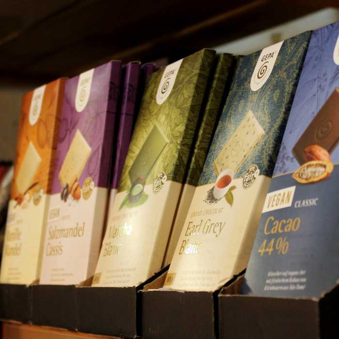 Verschiedene Tafeln Fair-Trade-Schokolade von Gepa